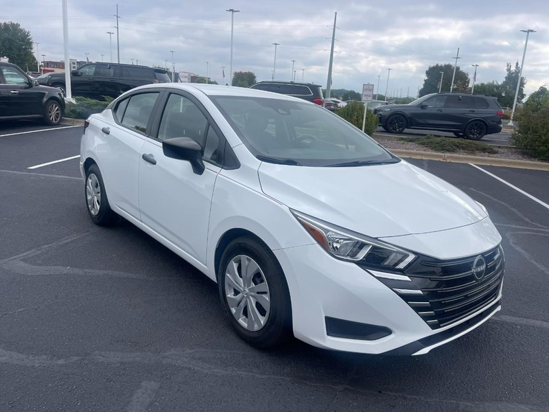 2023 Nissan Versa S photo 2