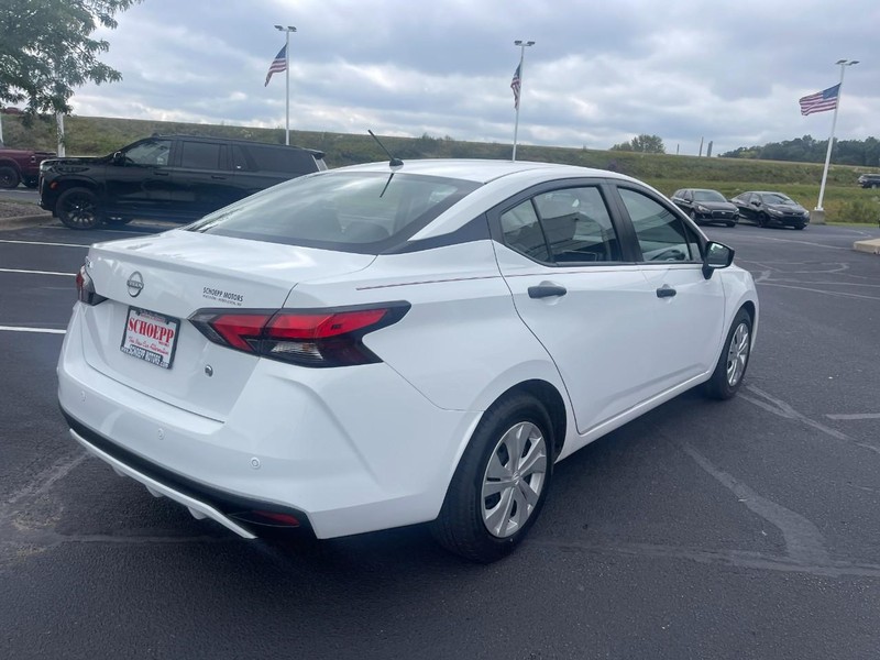 2023 Nissan Versa S photo 3