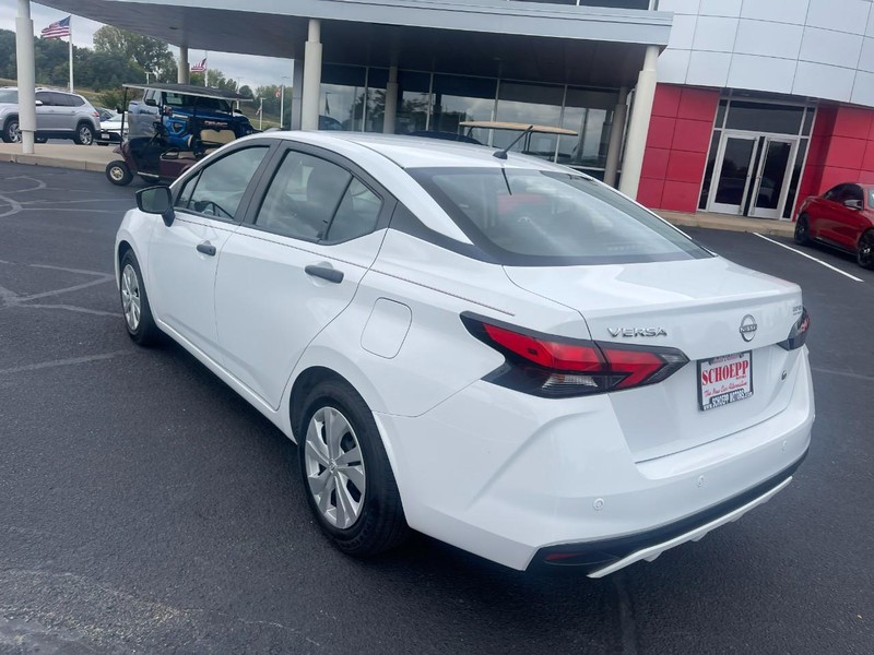 2023 Nissan Versa S photo 4