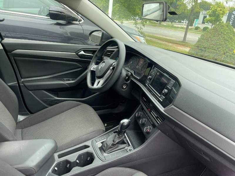 Volkswagen Jetta Vehicle Image 02