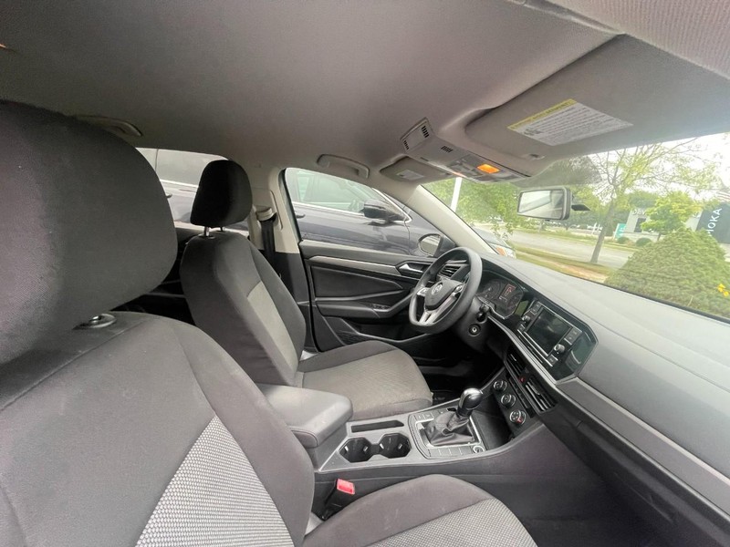 Volkswagen Jetta Vehicle Image 03
