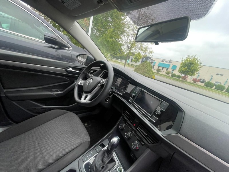 Volkswagen Jetta Vehicle Image 04