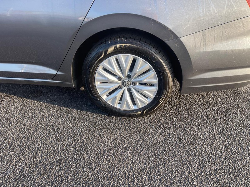 Volkswagen Jetta Vehicle Image 05