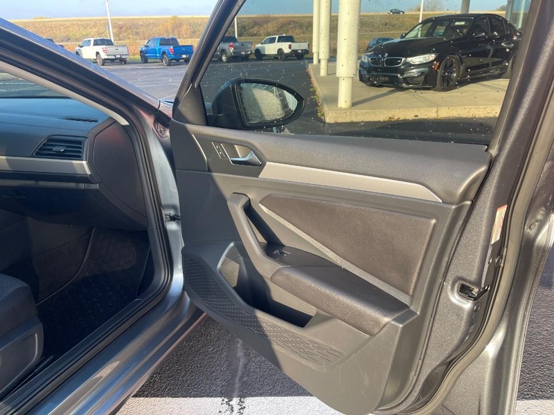 Volkswagen Jetta Vehicle Image 11