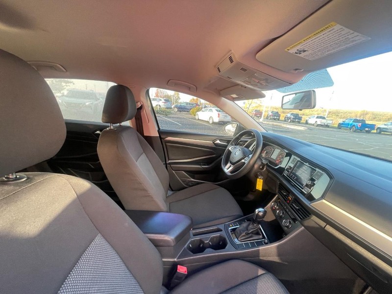 Volkswagen Jetta Vehicle Image 12