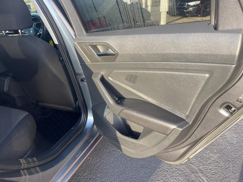 Volkswagen Jetta Vehicle Image 14