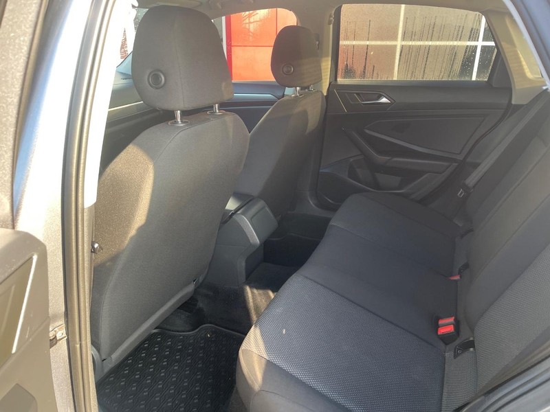 Volkswagen Jetta Vehicle Image 18