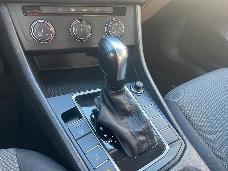 Volkswagen Jetta Vehicle Image 21