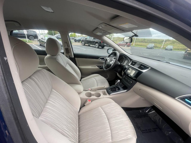 Nissan Sentra Vehicle Image 06