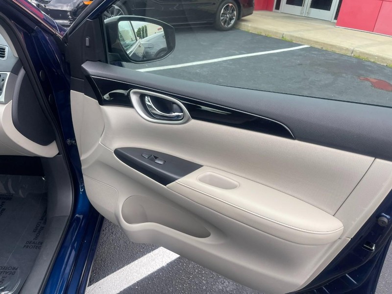 Nissan Sentra Vehicle Image 07