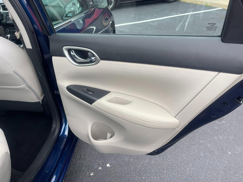 Nissan Sentra Vehicle Image 10