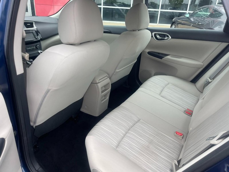 Nissan Sentra Vehicle Image 12