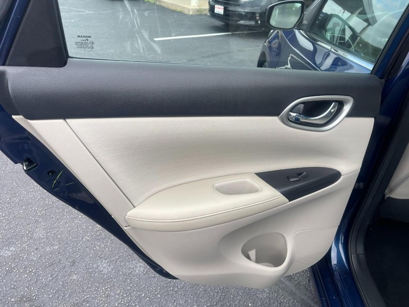 Nissan Sentra Vehicle Image 13