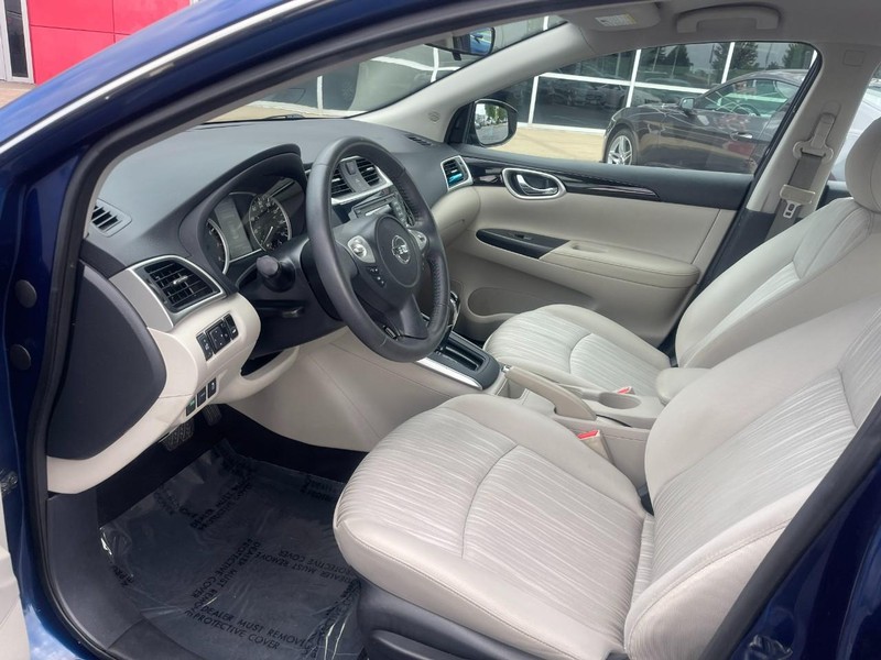 Nissan Sentra Vehicle Image 14