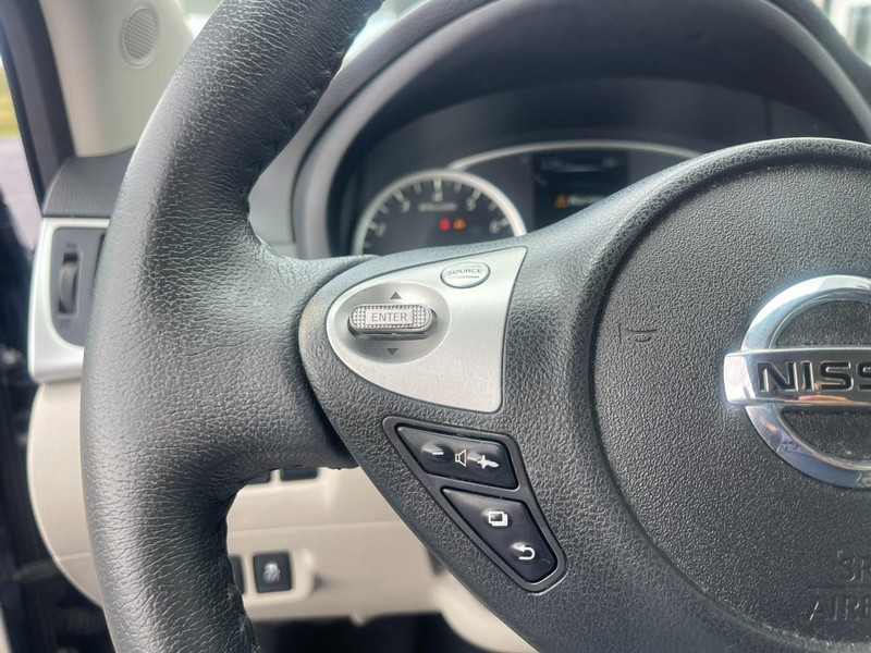 Nissan Sentra Vehicle Image 18