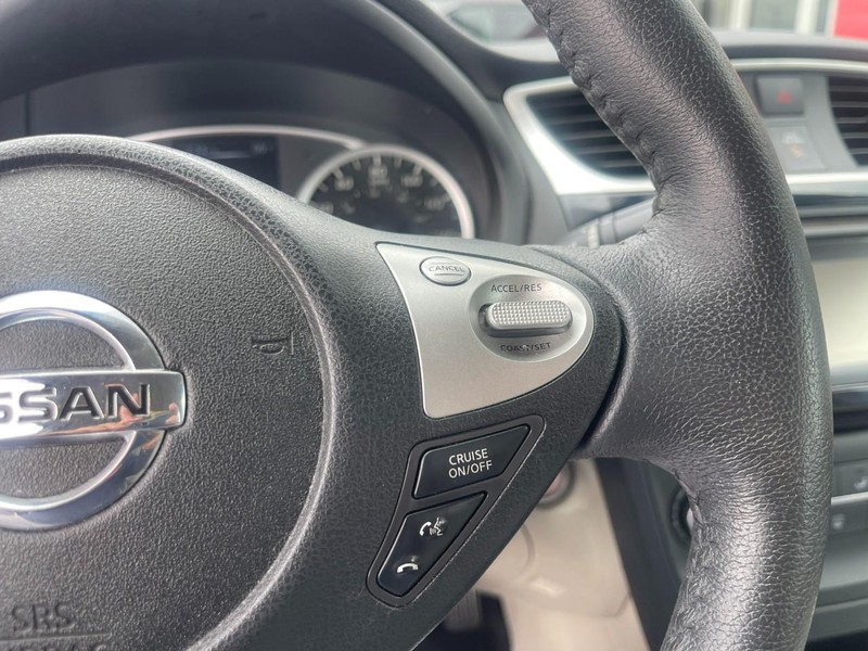 Nissan Sentra Vehicle Image 19