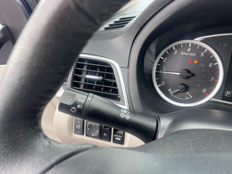 Nissan Sentra Vehicle Image 20
