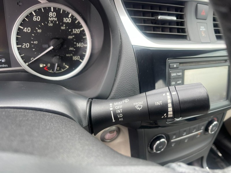 Nissan Sentra Vehicle Image 21