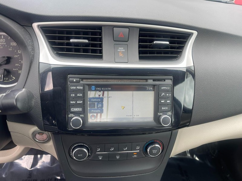 Nissan Sentra Vehicle Image 24