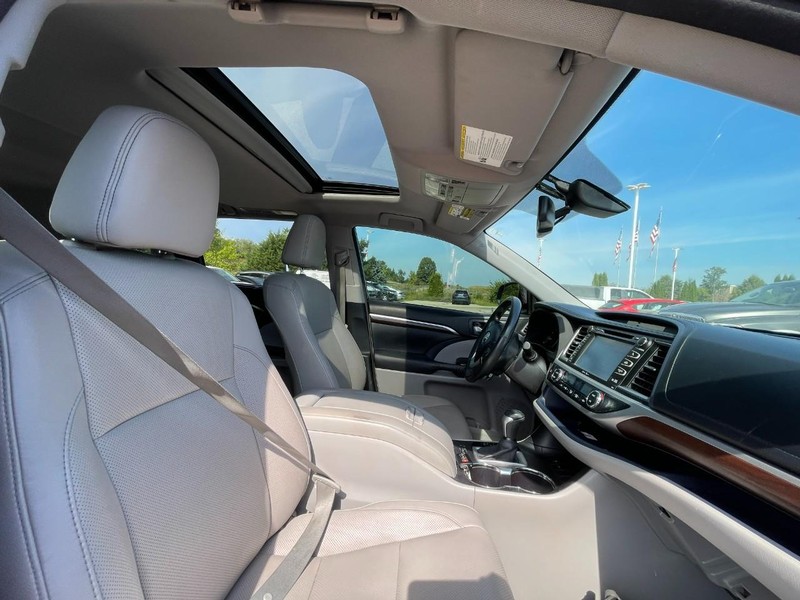 Toyota Highlander Vehicle Image 03