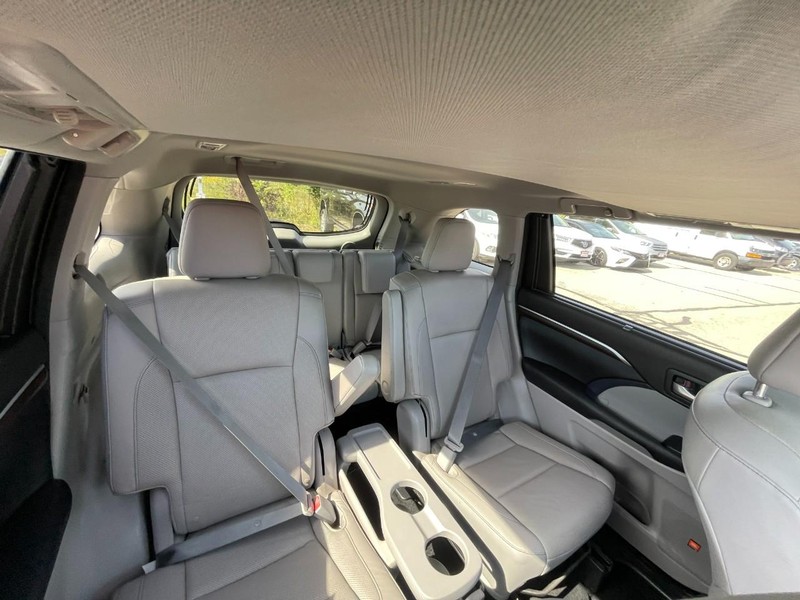 Toyota Highlander Vehicle Image 04