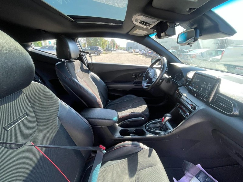 Hyundai Veloster Vehicle Image 04