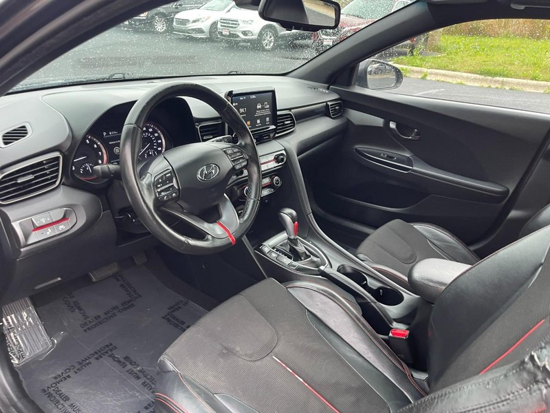 Hyundai Veloster Vehicle Image 09