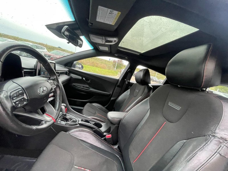 Hyundai Veloster Vehicle Image 10