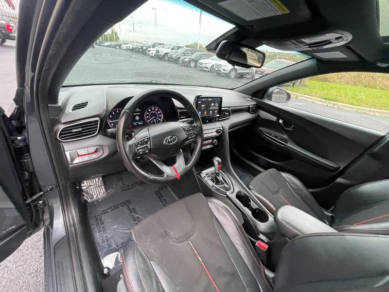 Hyundai Veloster Vehicle Image 11