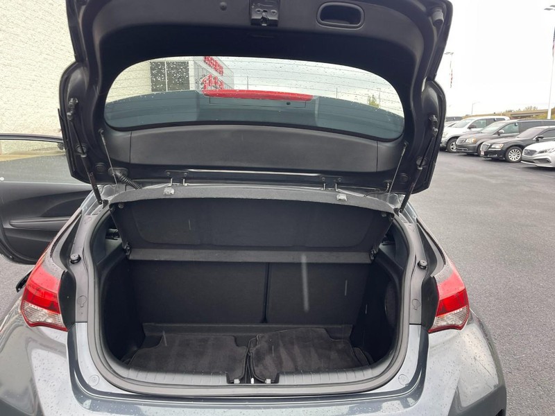 Hyundai Veloster Vehicle Image 13