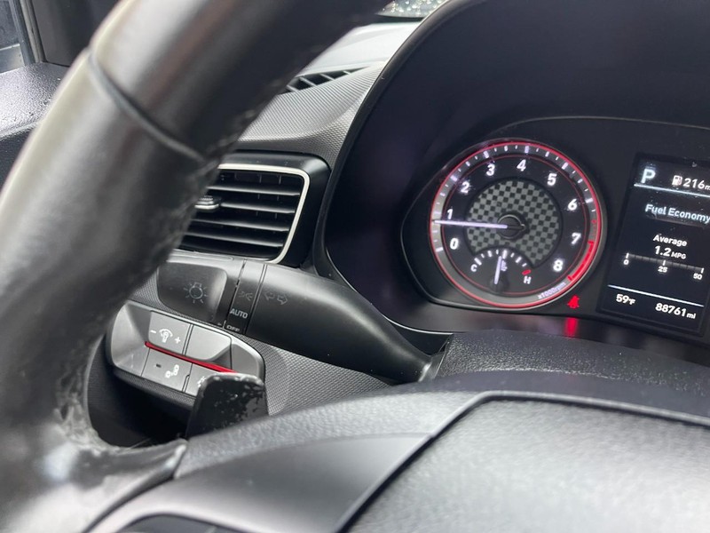 Hyundai Veloster Vehicle Image 19