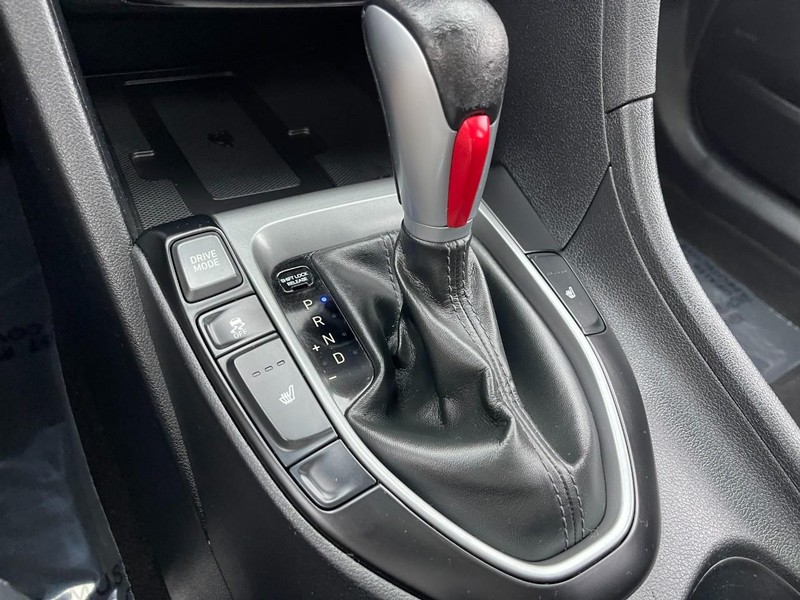 Hyundai Veloster Vehicle Image 22