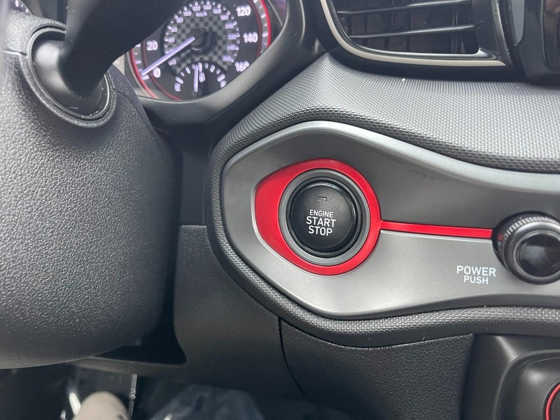 Hyundai Veloster Vehicle Image 23