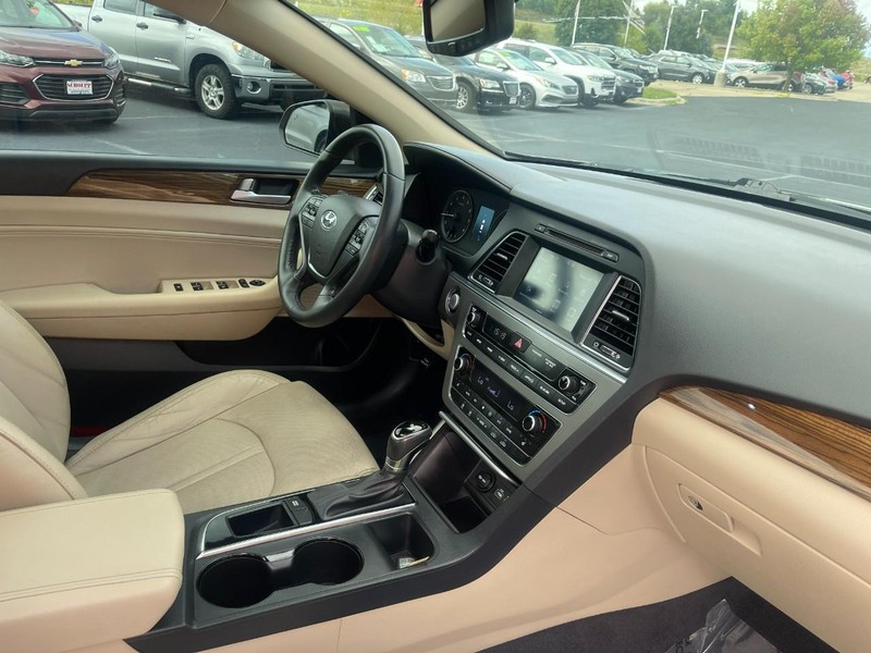 Hyundai Sonata Vehicle Image 09