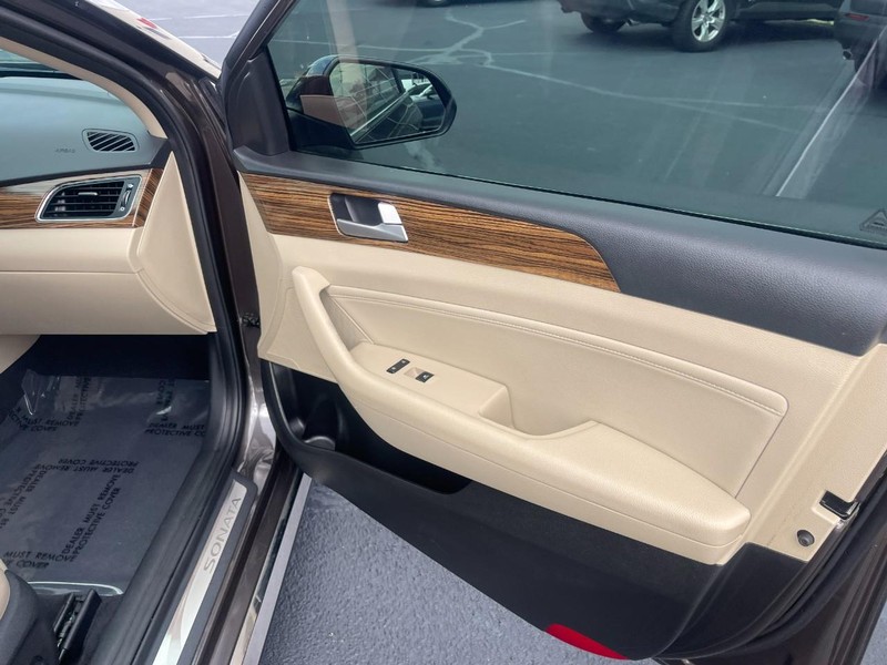 Hyundai Sonata Vehicle Image 12