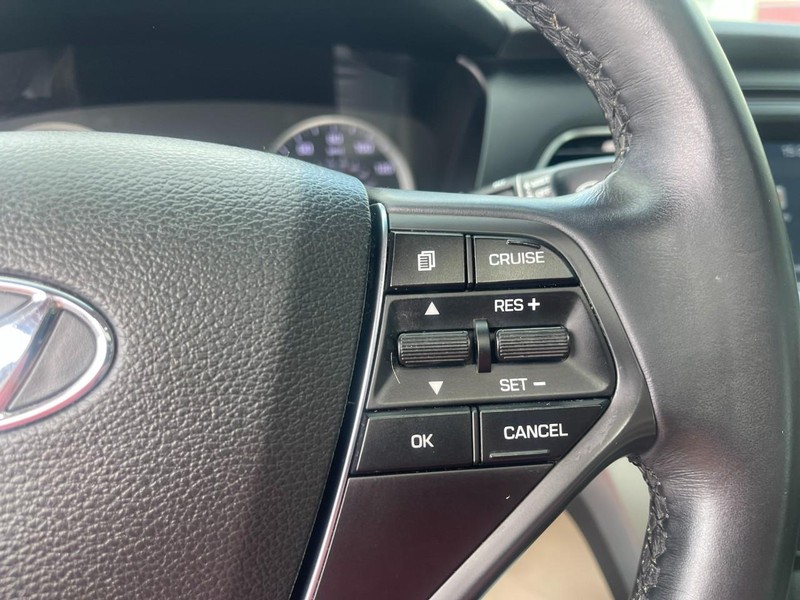 Hyundai Sonata Vehicle Image 23