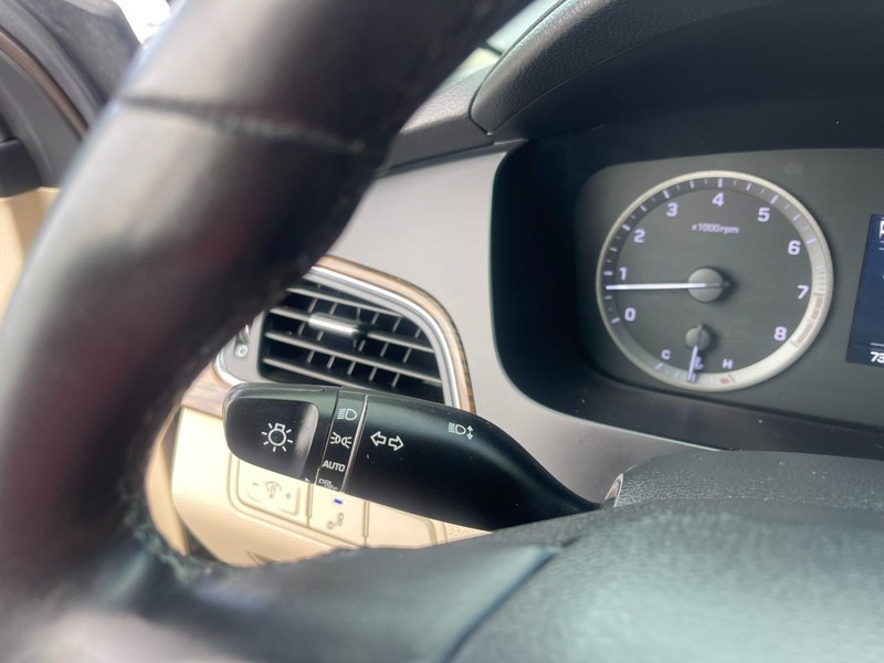 Hyundai Sonata Vehicle Image 24