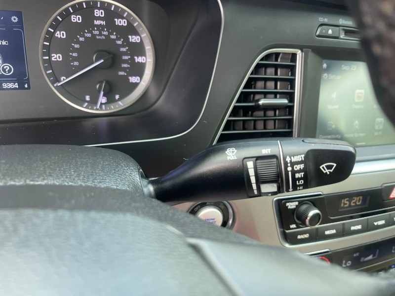 Hyundai Sonata Vehicle Image 25