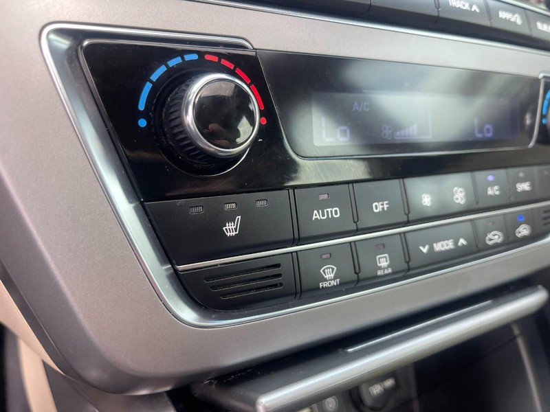 Hyundai Sonata Vehicle Image 29