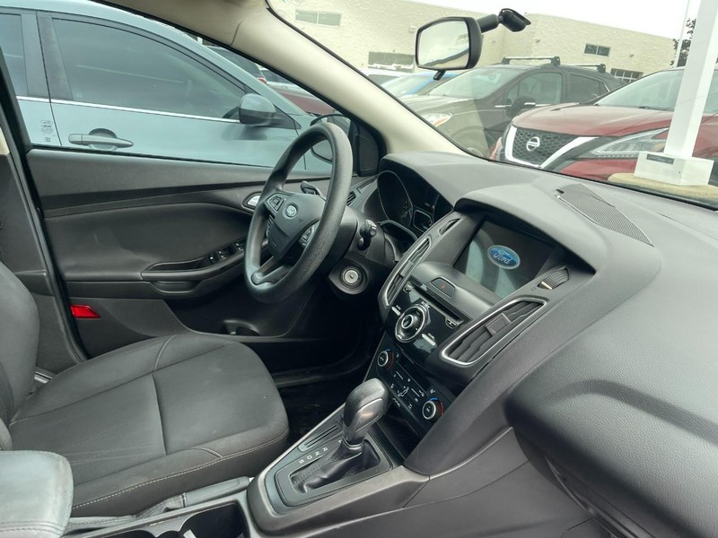 Ford Focus Vehicle Image 02