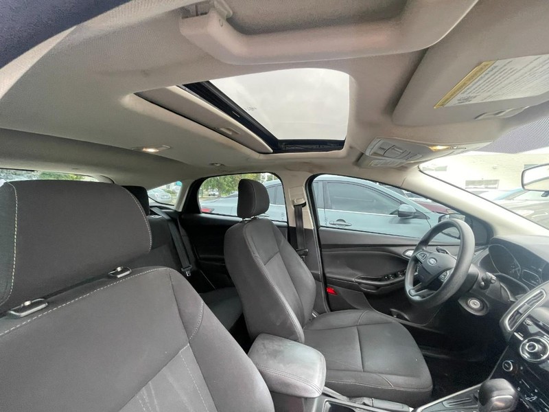 Ford Focus Vehicle Image 03