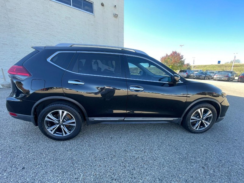 Nissan Rogue Vehicle Image 02