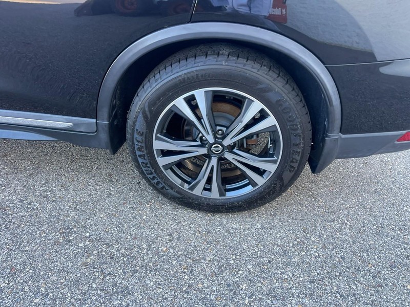 Nissan Rogue Vehicle Image 05