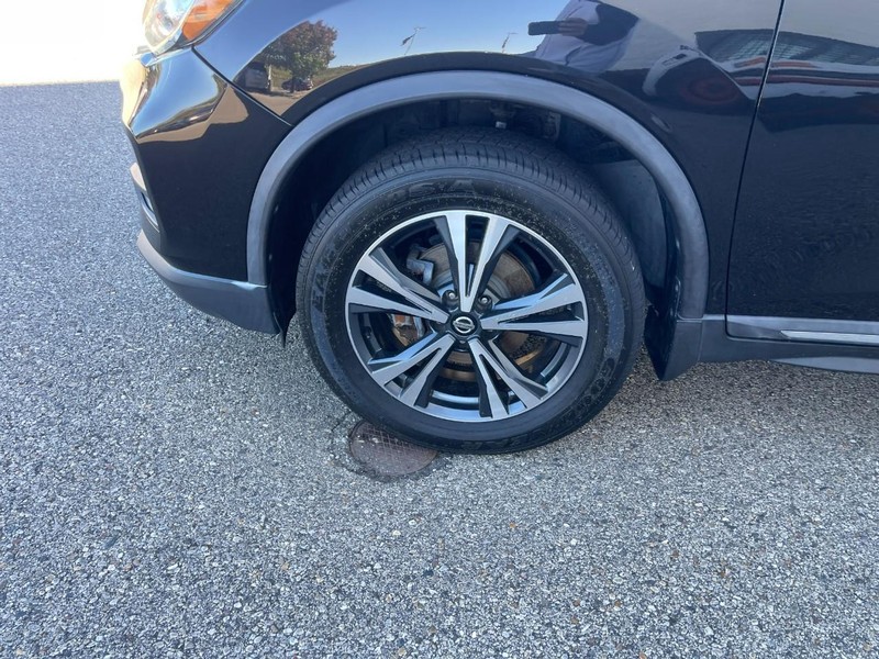 Nissan Rogue Vehicle Image 06