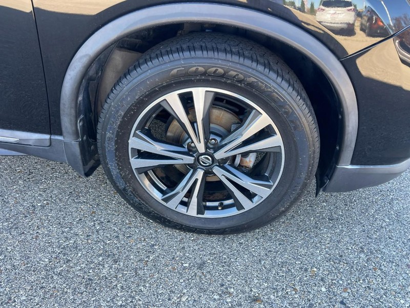 Nissan Rogue Vehicle Image 07