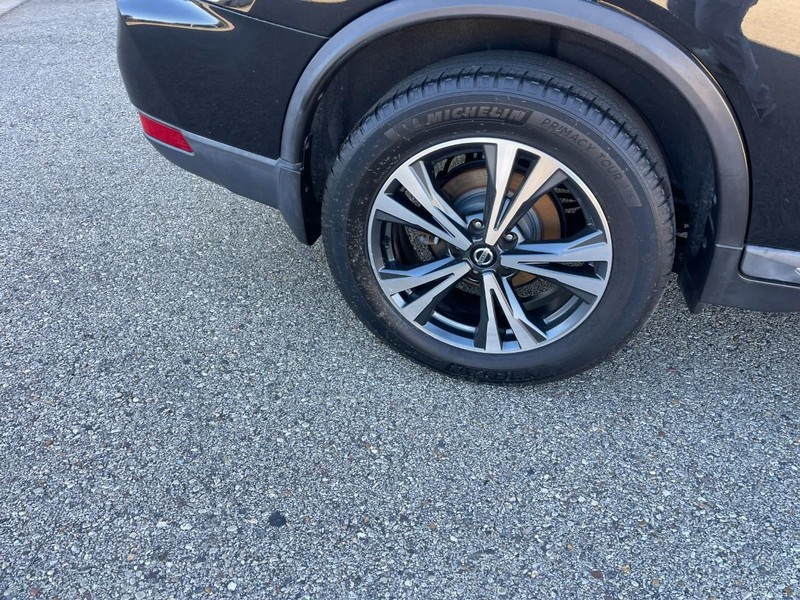 Nissan Rogue Vehicle Image 08