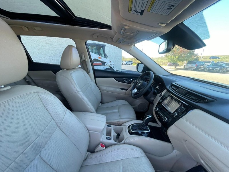 Nissan Rogue Vehicle Image 11