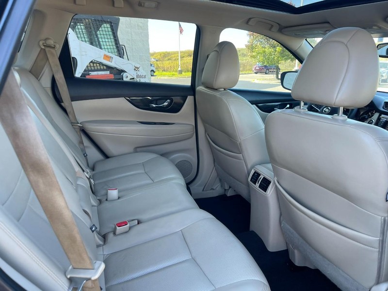 Nissan Rogue Vehicle Image 13