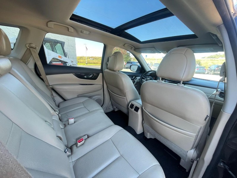 Nissan Rogue Vehicle Image 14