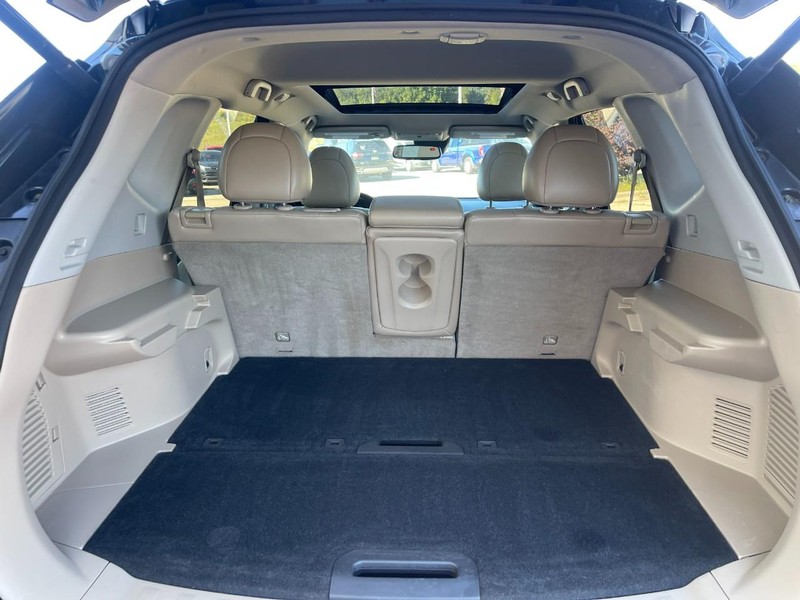 Nissan Rogue Vehicle Image 16